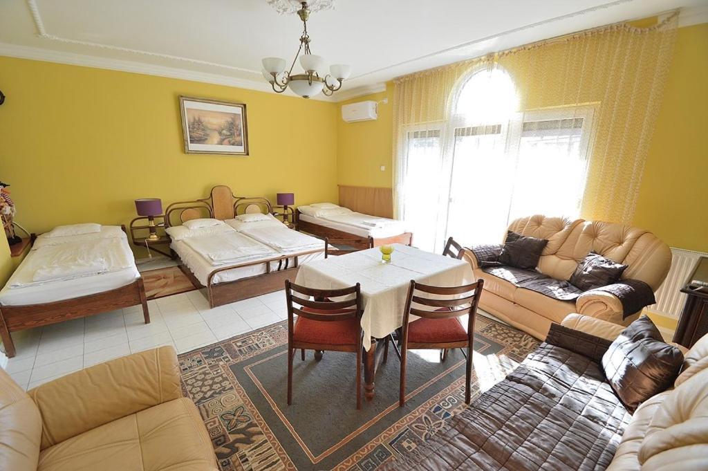 Hotel Nora Ház Hajdúszoboszló Esterno foto